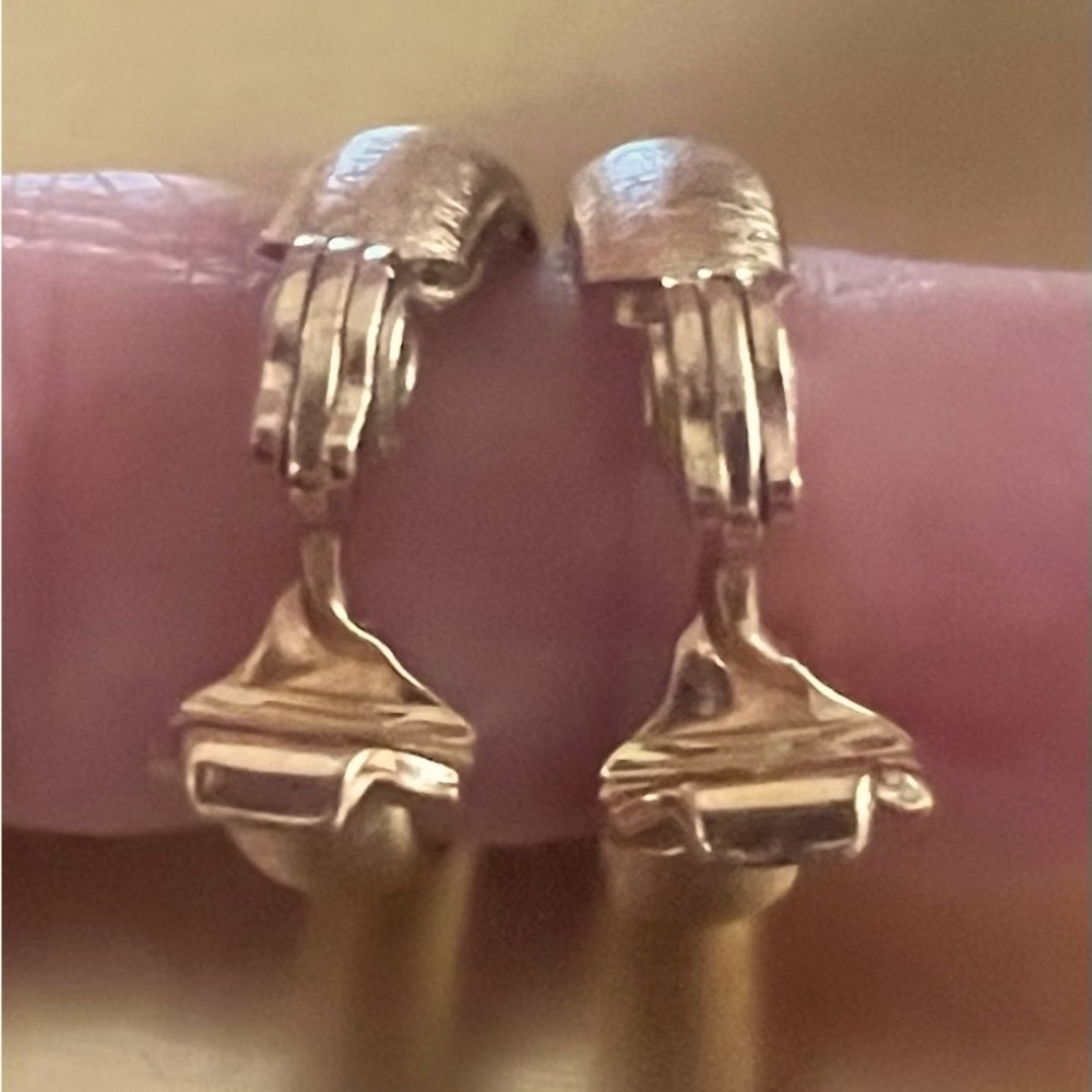 Vintage classic Monet Gold Plated Hoop Clip On Earrings, 1980's, 3/4” diameter. - Picture 6 of 7